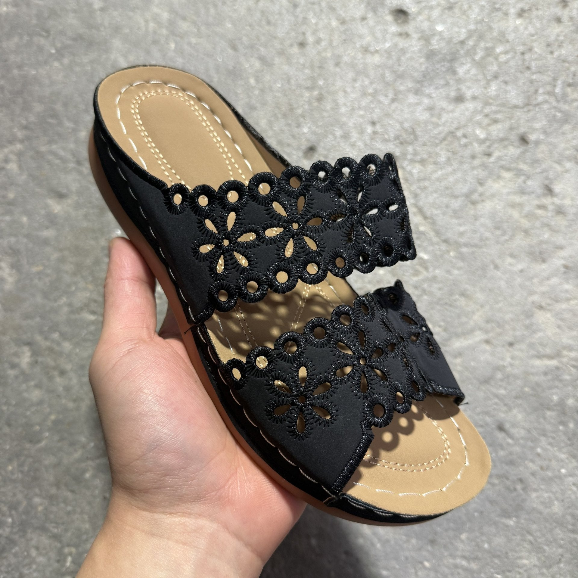 2026 Summer Women's Outdoor Casual Cut-out Floral Wedge Sandals